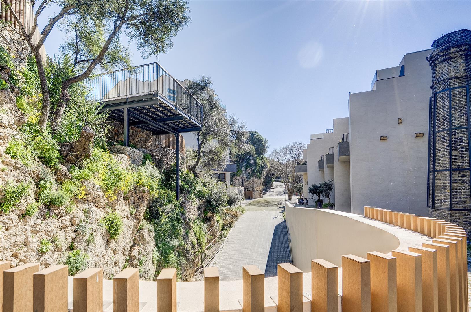 Image of House - 4 Bedrooms - 4 Bathrooms for Rental in North Gorge-Gibraltar, Image 24